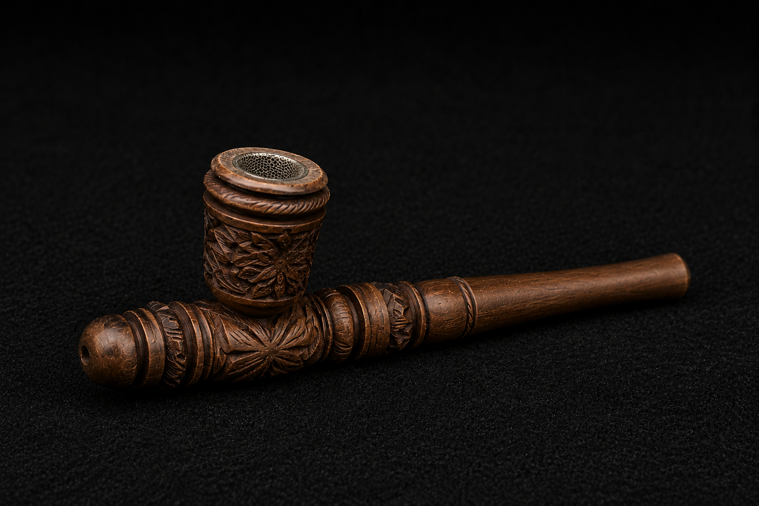 Pipe en bois style chillum sur fond noir